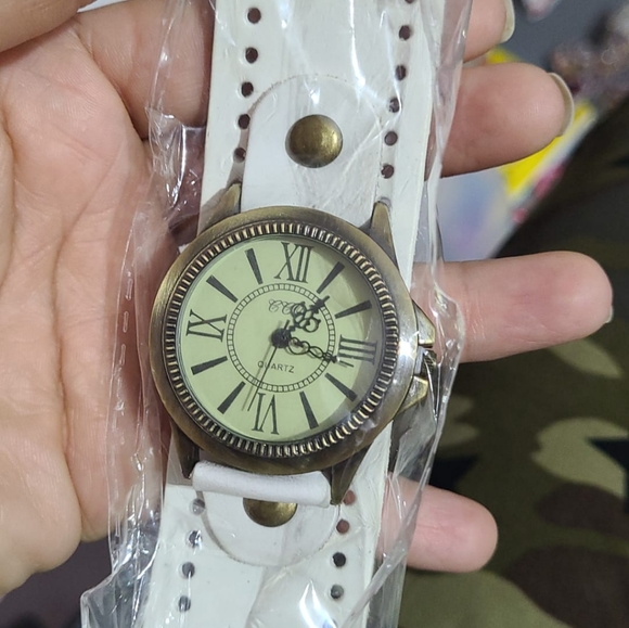 Real leather white woman fashion watch - Picture 2 of 2